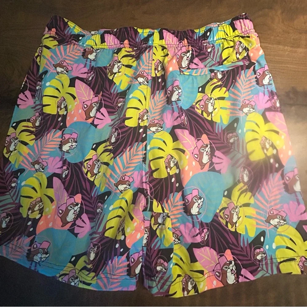 Buc-ee's Men’s Tropical Swimsuit‎